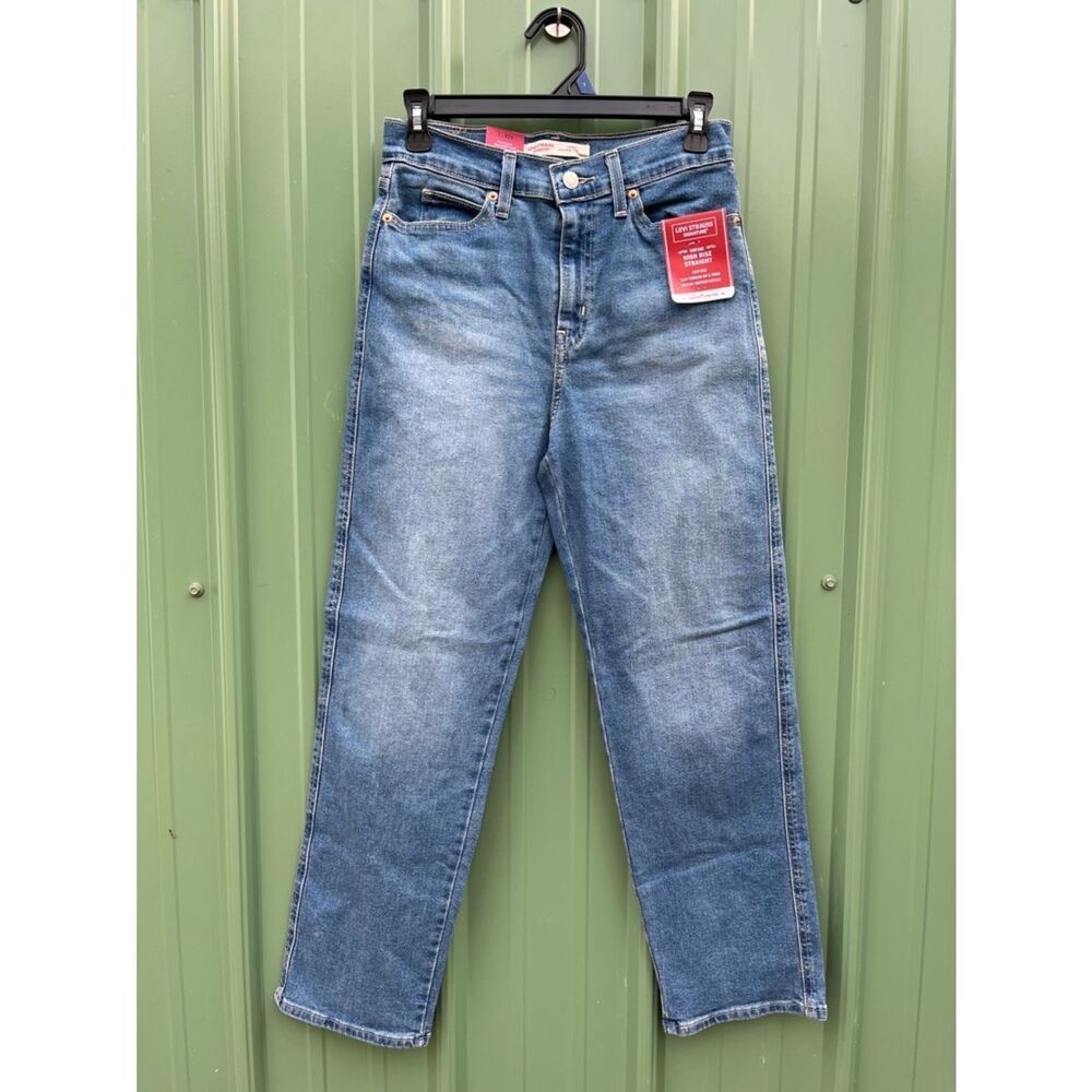 Women's Levi’s High Rise Straight Jean Denim Size 2/26W